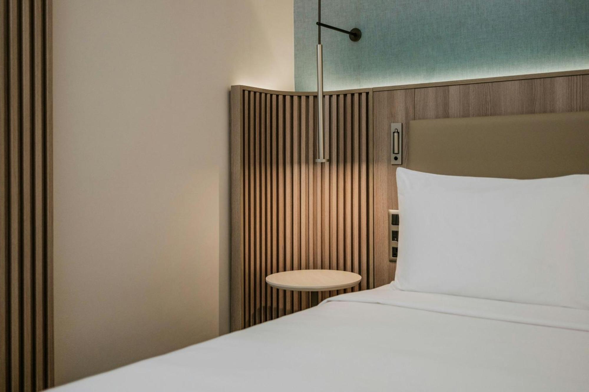 Отель Courtyard By Marriott Слима Экстерьер фото