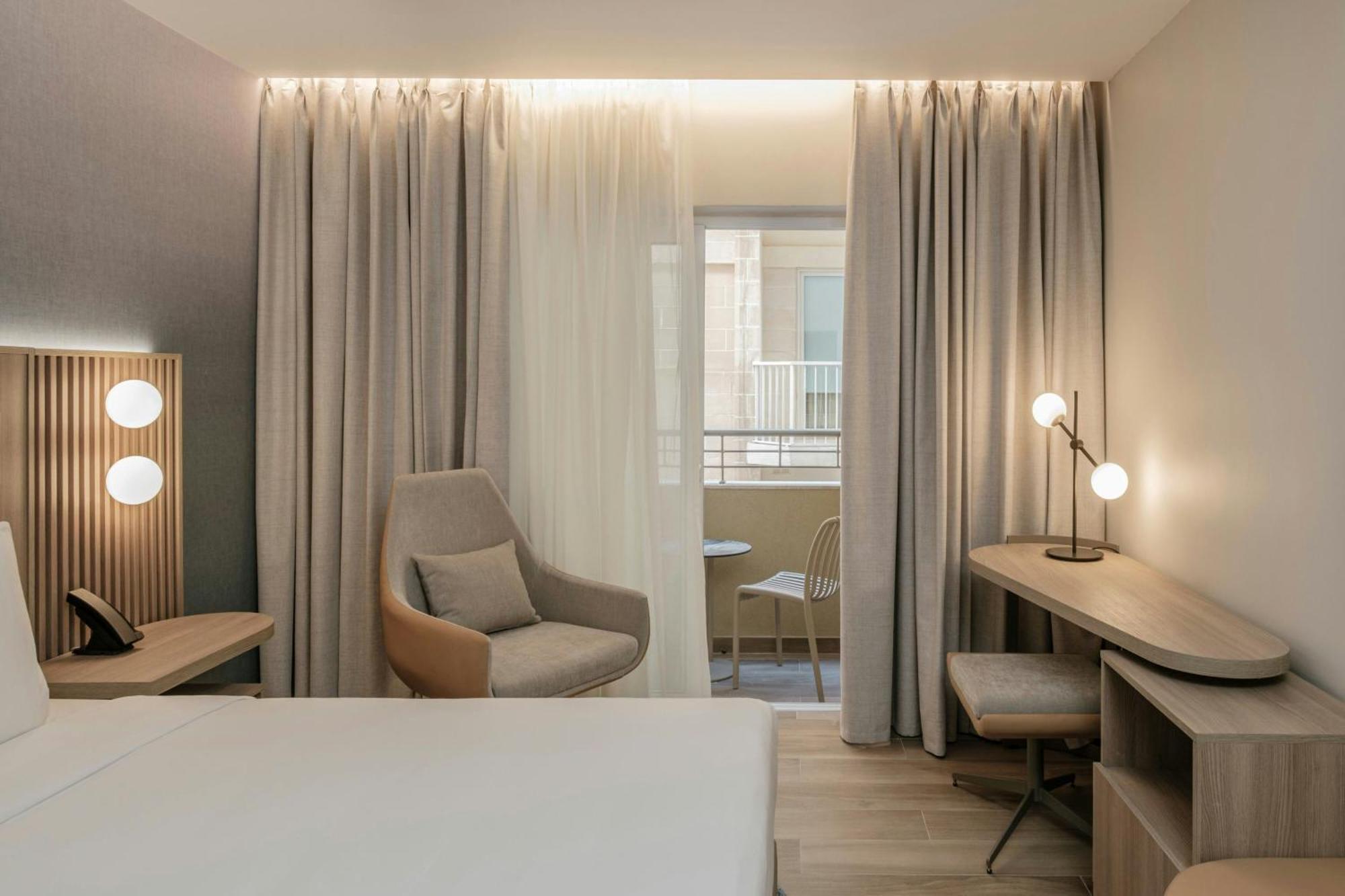 Отель Courtyard By Marriott Слима Экстерьер фото