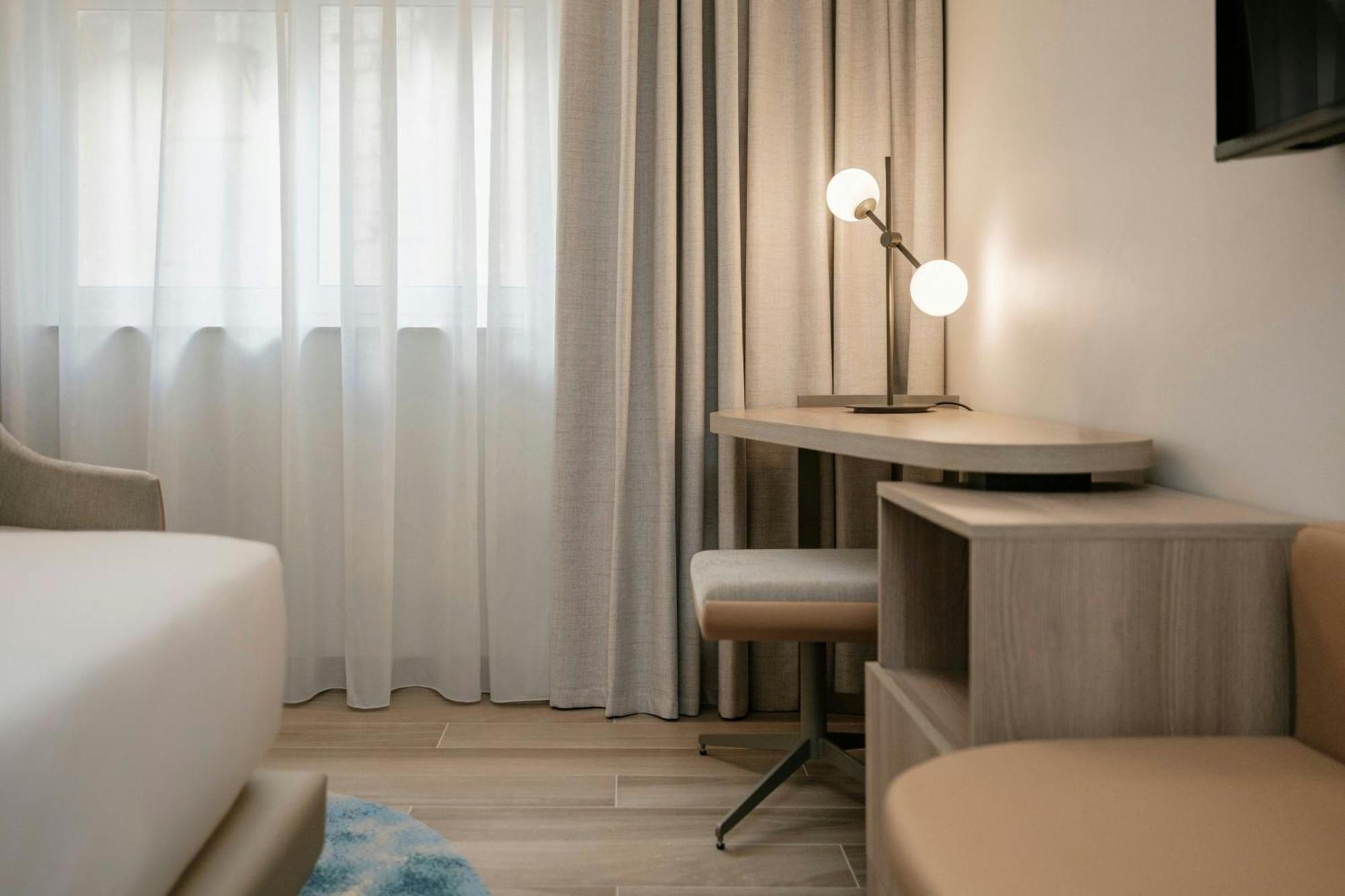 Отель Courtyard By Marriott Слима Экстерьер фото