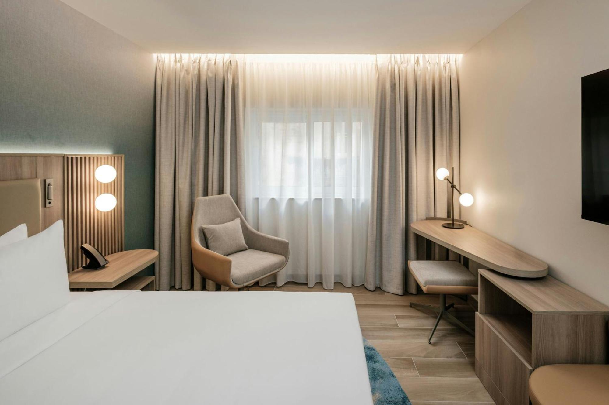 Отель Courtyard By Marriott Слима Экстерьер фото