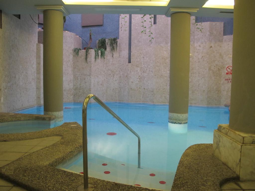 Отель Courtyard By Marriott Слима Экстерьер фото